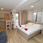 Seaside Hrkac Apartment *